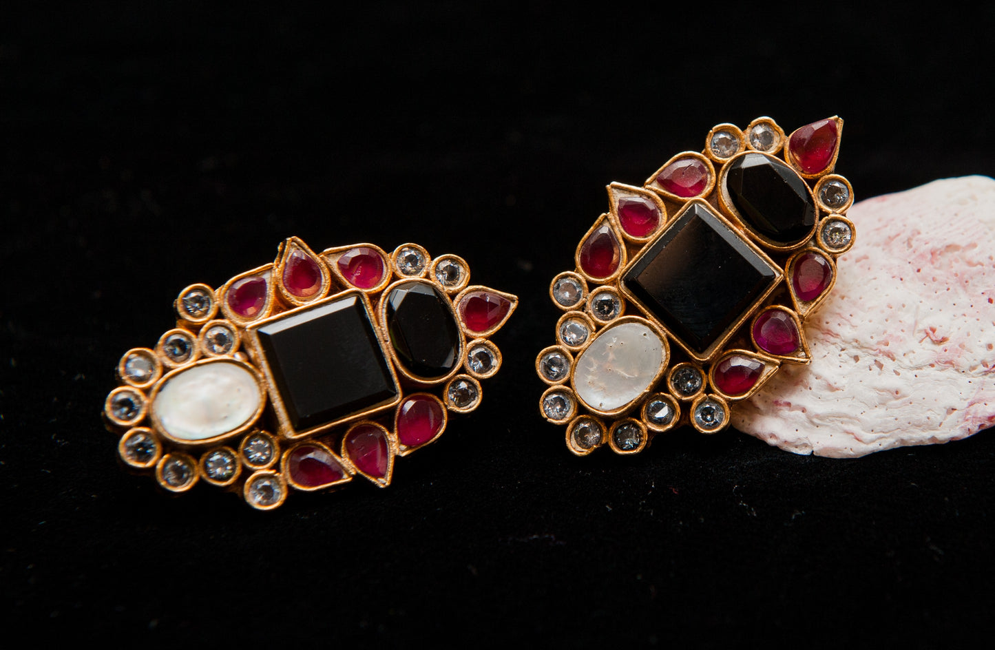 Noir Bloom Earrings-Kundan