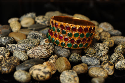 Heirloom Harmony-Kundan Bangle