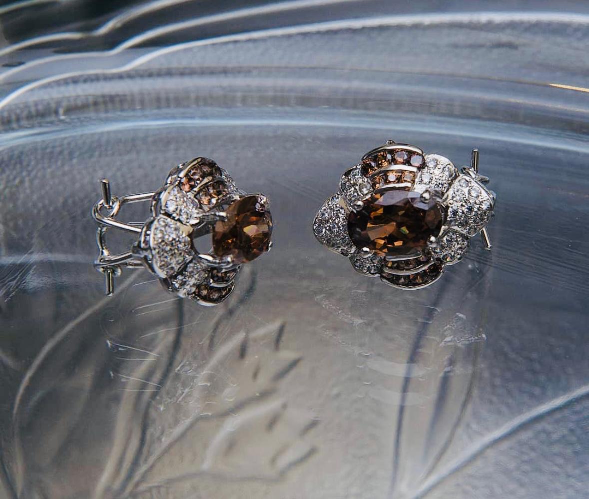 Sterling Silver Ear Studs – Brown Stone